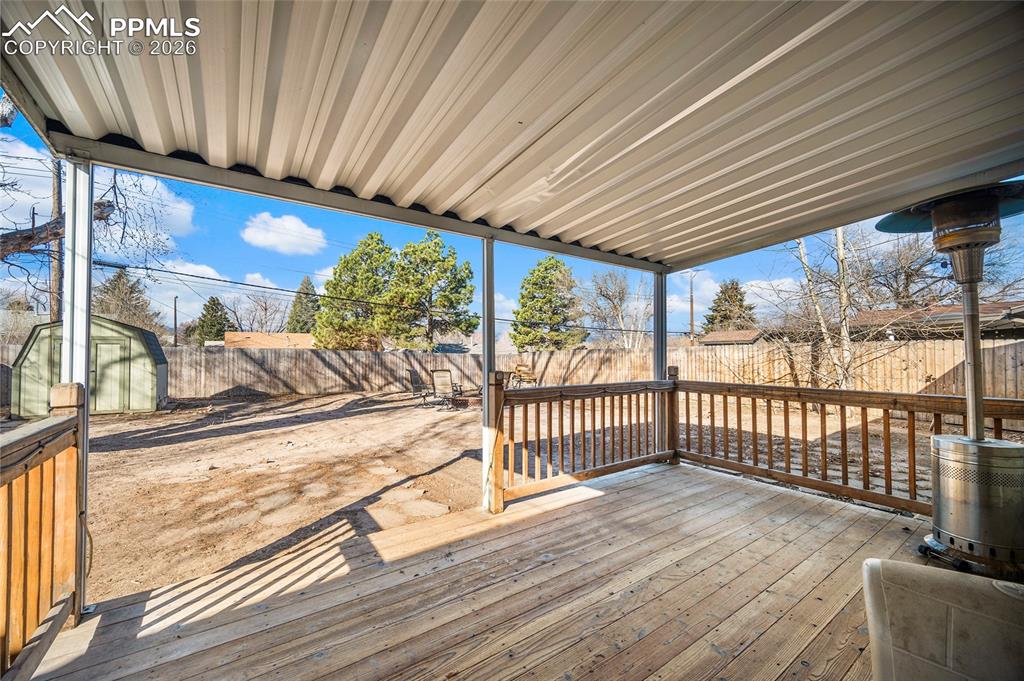 Image 28 of 40: Deck