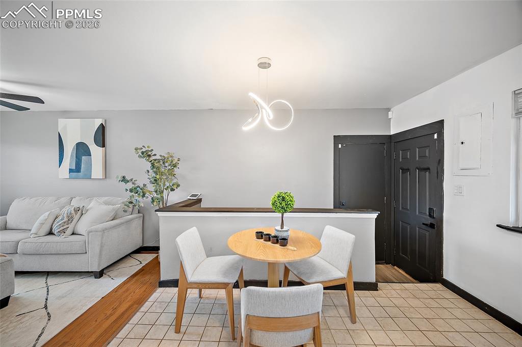 Image 8 of 40: Dining Area