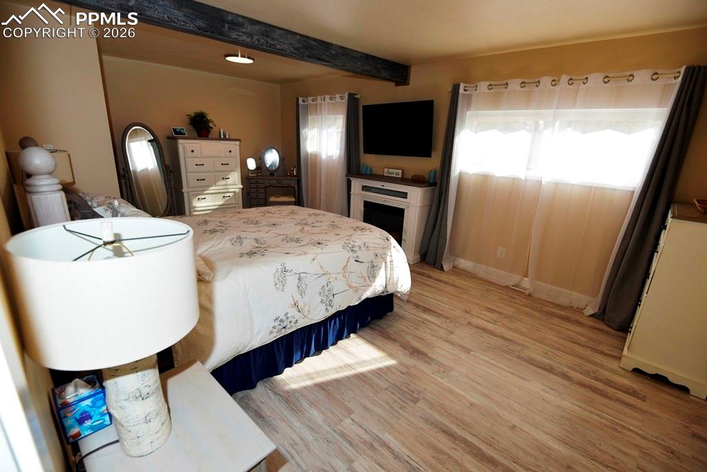 Image 10 of 41: Master