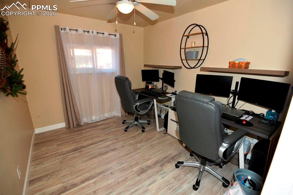 Image 13 of 41: used as pffoce