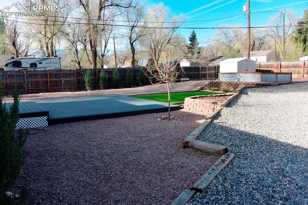 Image 34 of 41: Yard