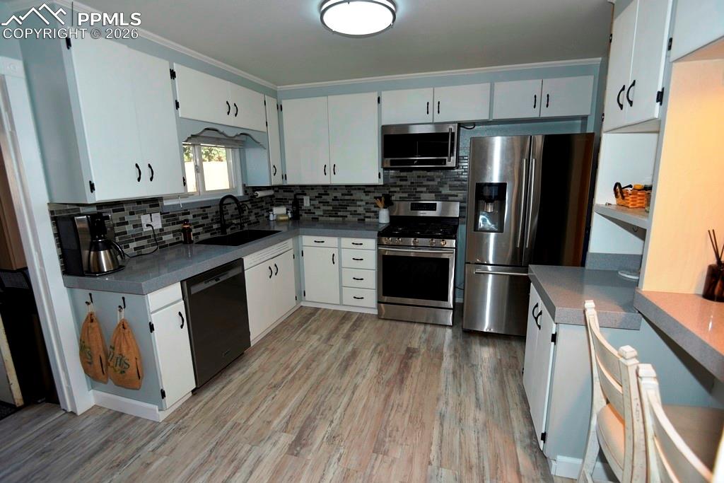 Image 6 of 41: Kitchen