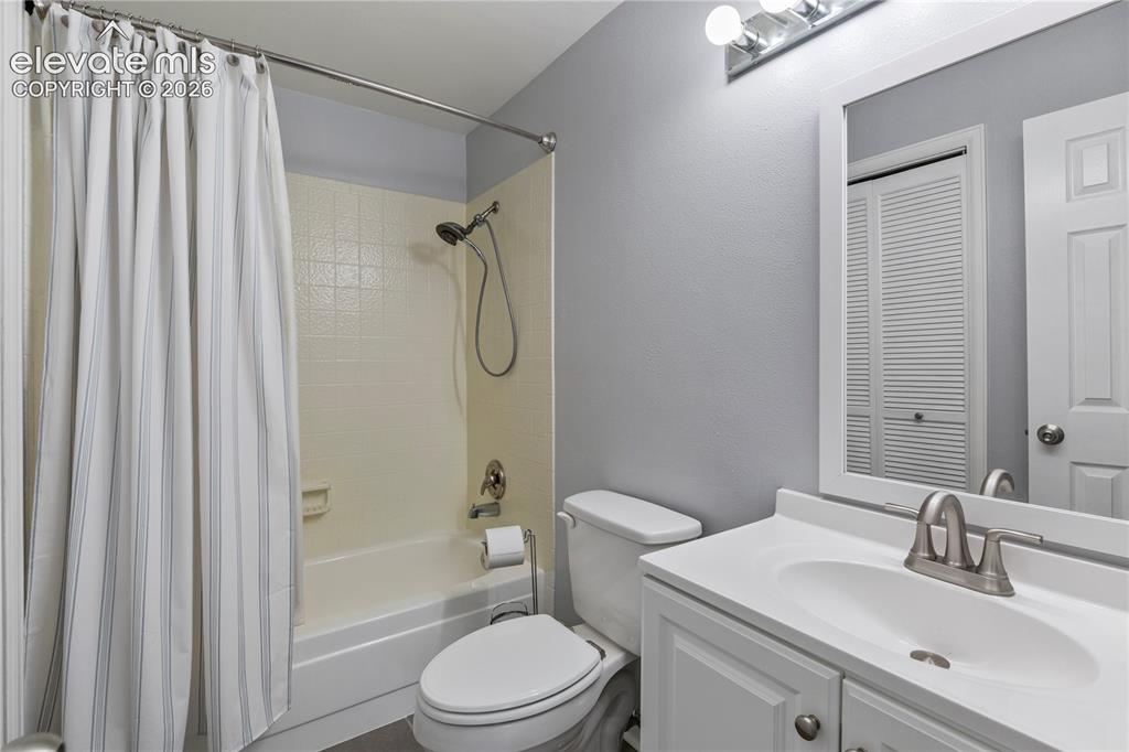 Image 17 of 20: Full bathroom on main level
