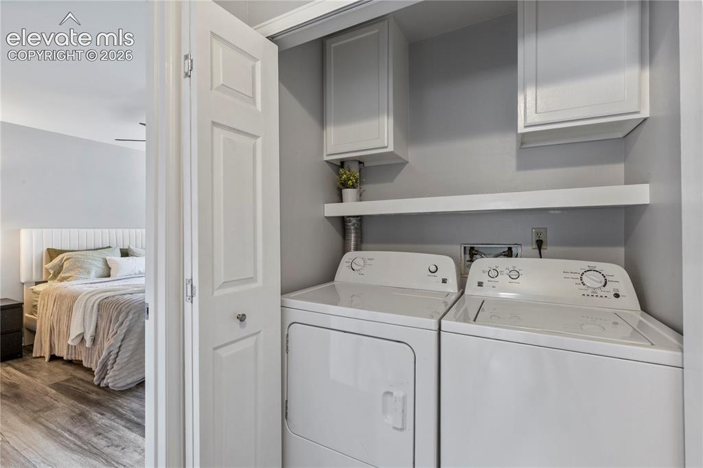 Image 18 of 20: Separate laundry area