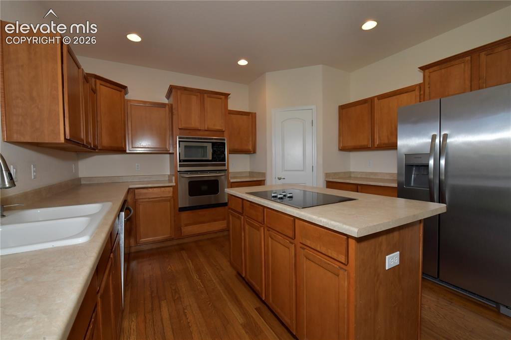Image 10 of 32: Kitchen