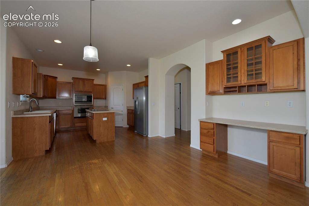 Image 11 of 32: Kitchen