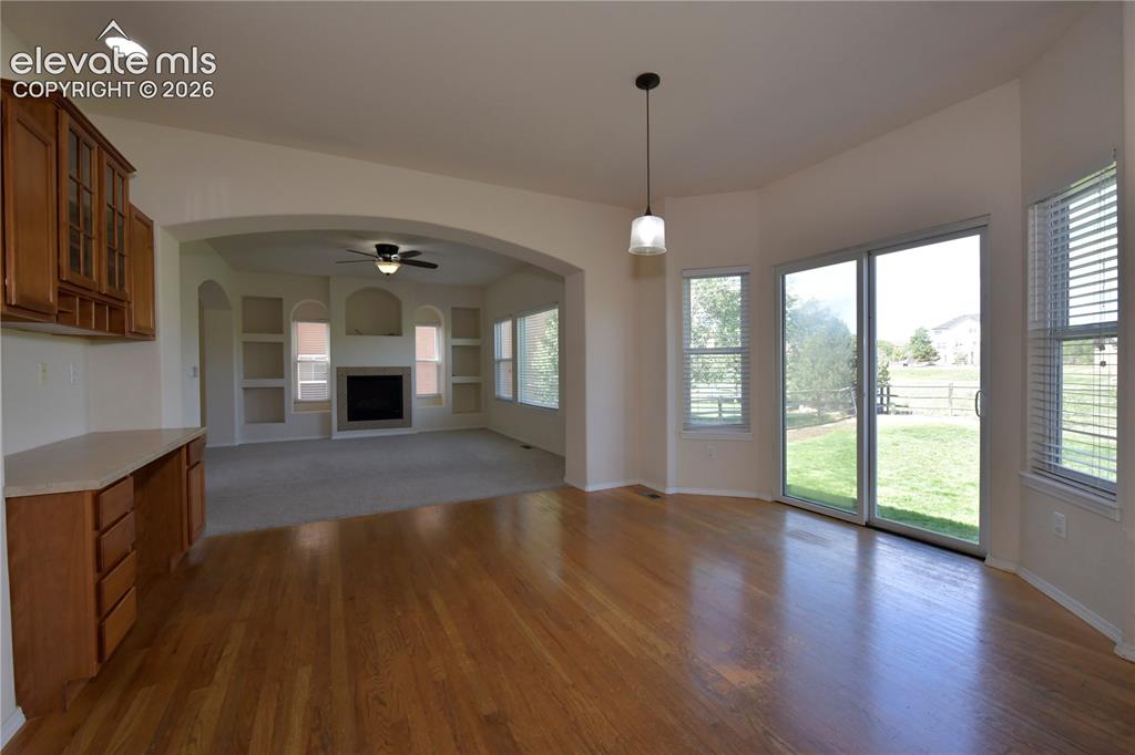 Image 13 of 32: Dining Area