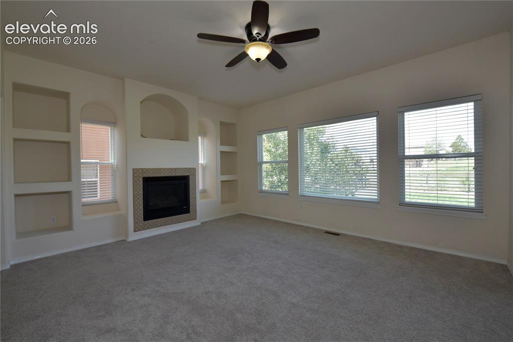 Image 6 of 32: Living Room