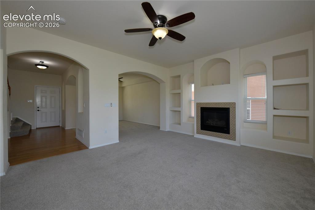 Image 7 of 32: Living Room