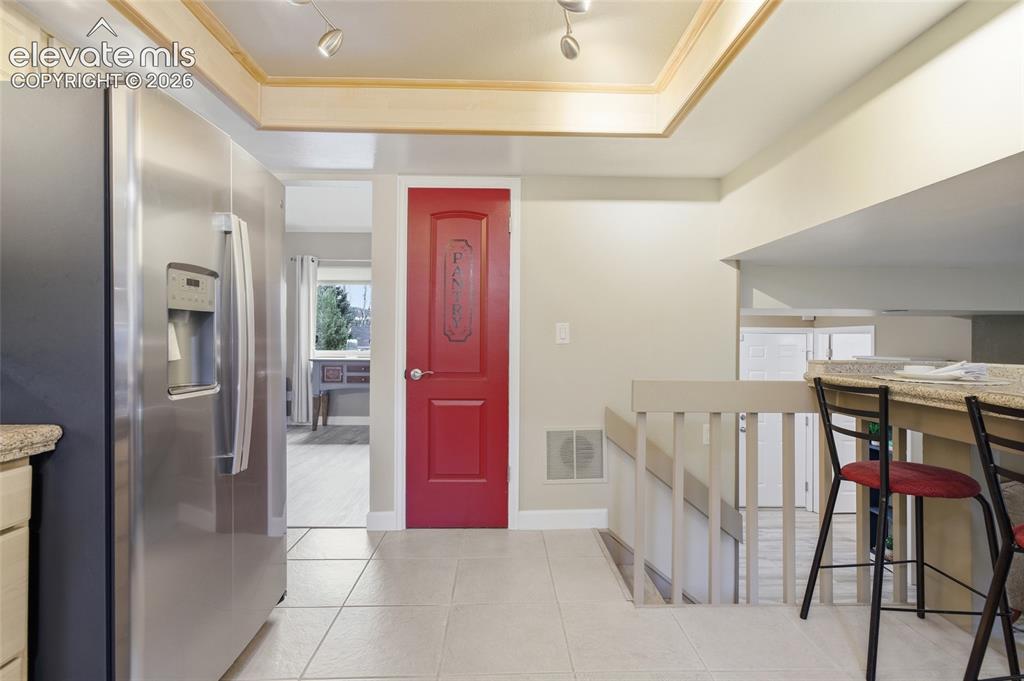 Image 14 of 50: Kitchen