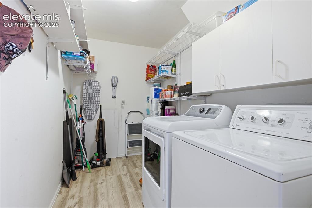 Image 8 of 50: Laundry