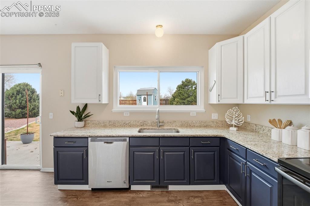 Image 12 of 42: Kitchen