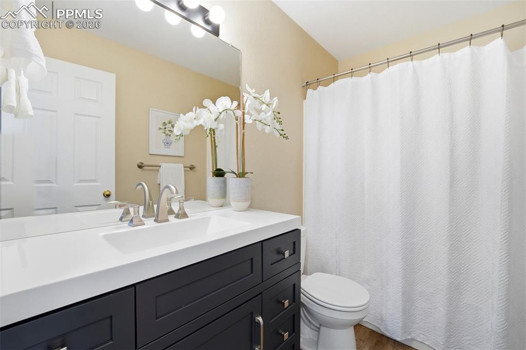 Image 27 of 42: Bathroom