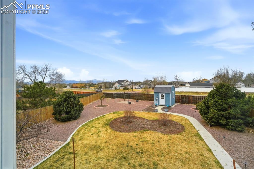 Image 32 of 42: Yard