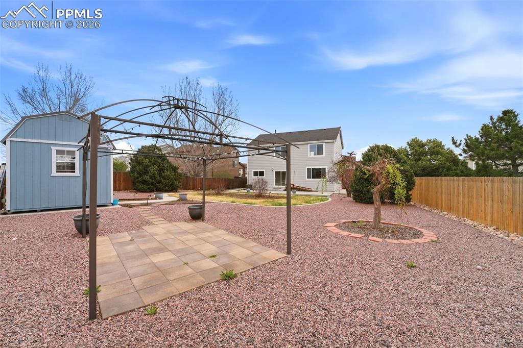 Image 34 of 42: Yard