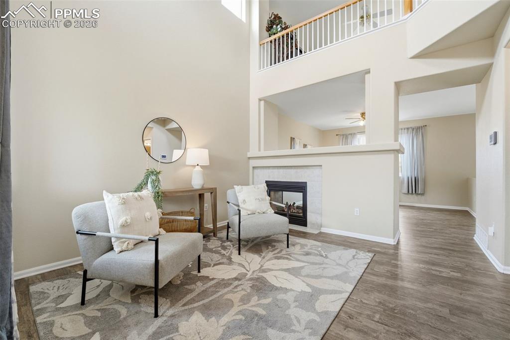 Image 4 of 42: Sitting Room