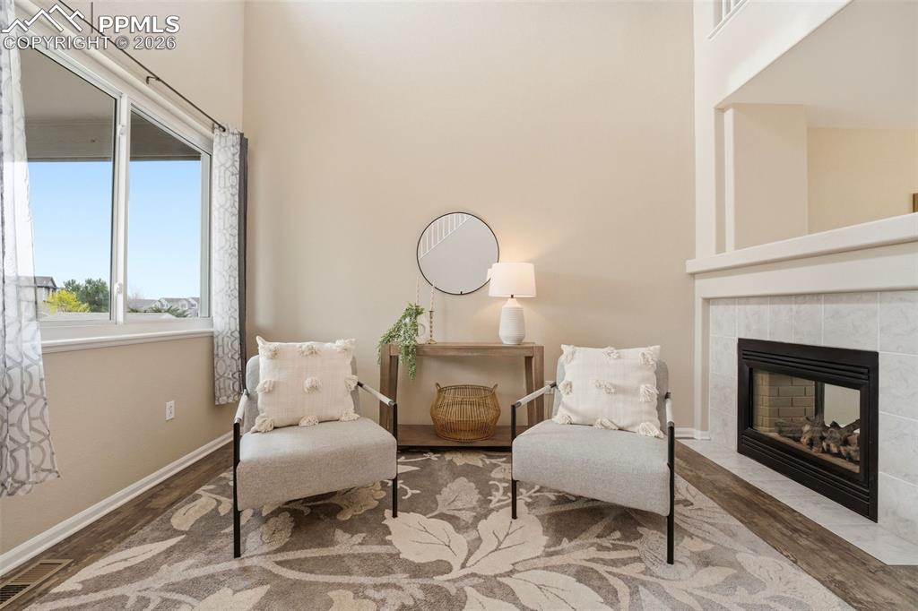 Image 5 of 42: Sitting Room