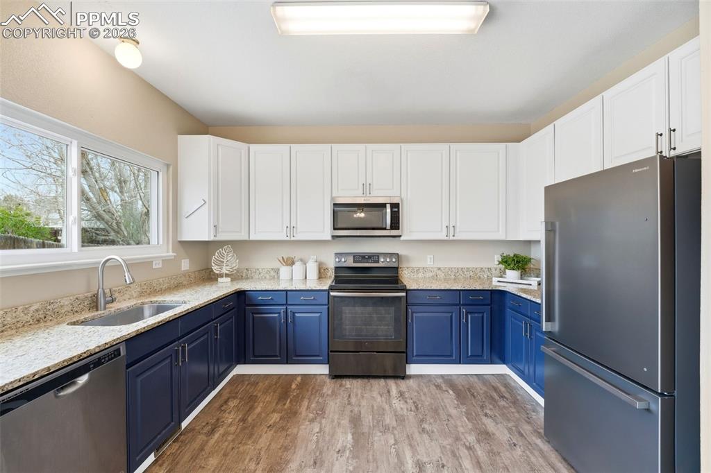 Image 9 of 42: Kitchen