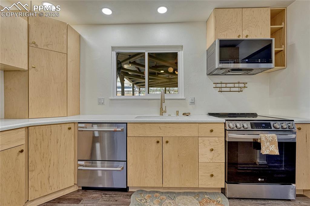 Image 11 of 34: Kitchen