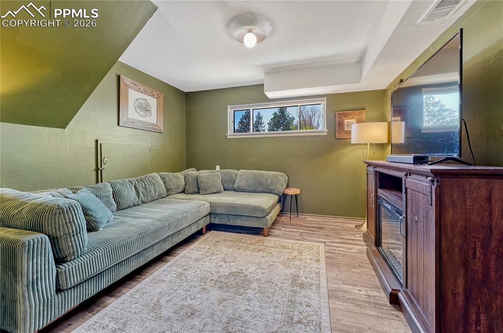 Image 21 of 34: Living Room