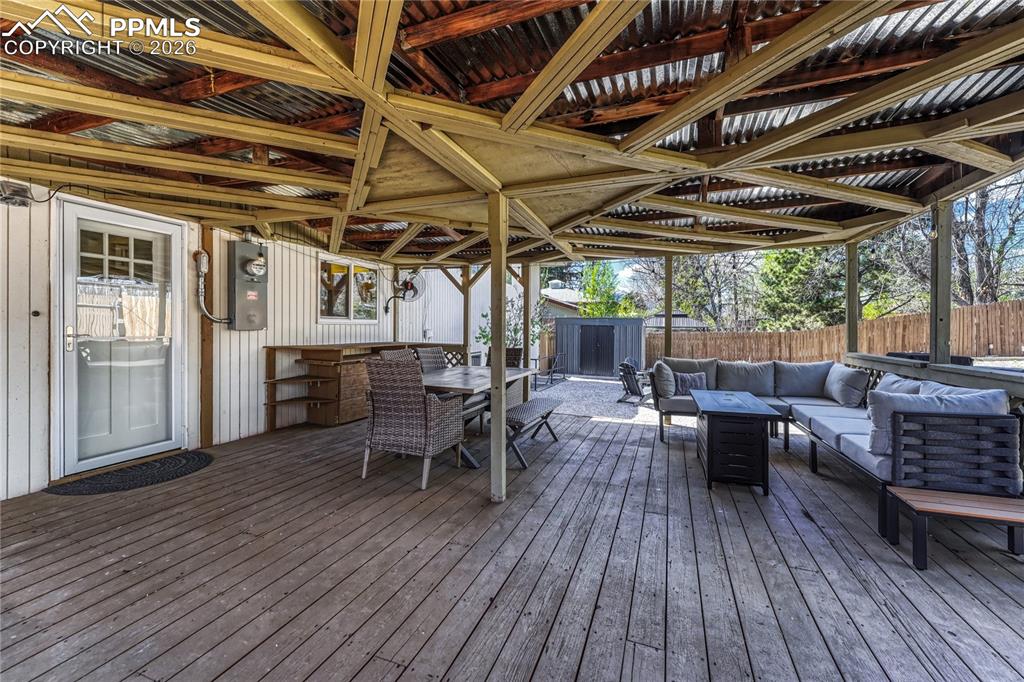 Image 23 of 34: Deck