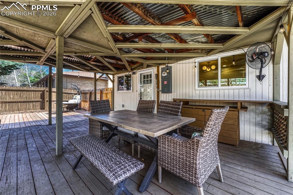 Image 25 of 34: Deck