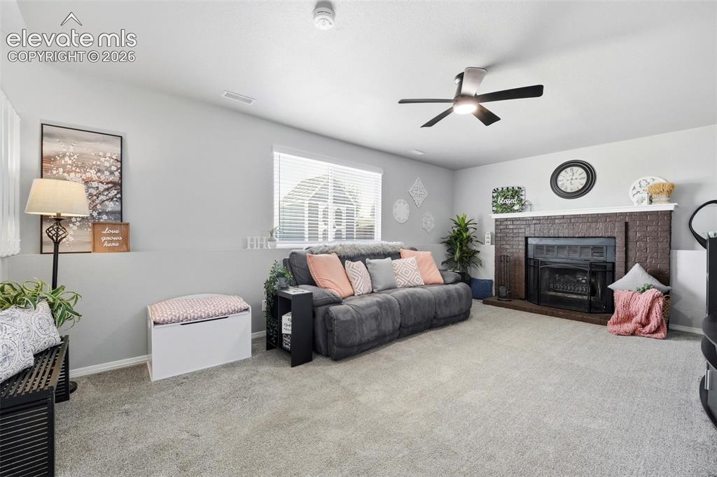 Image 11 of 30: Family Room