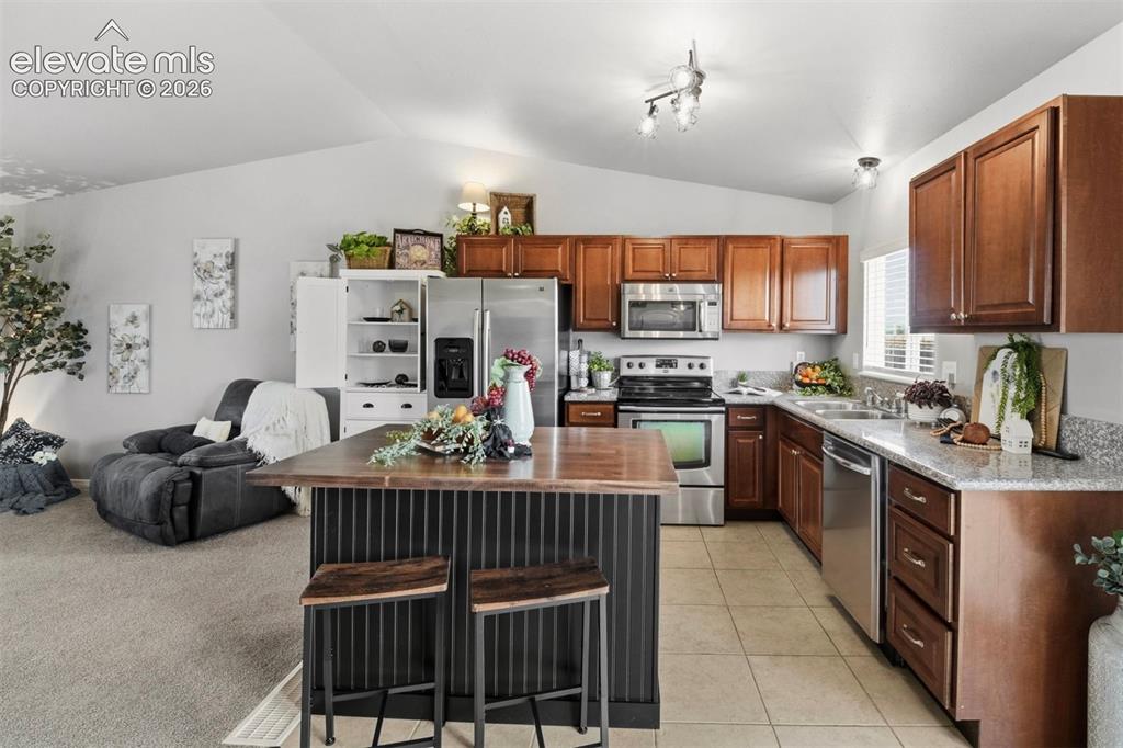 Image 6 of 30: Kitchen