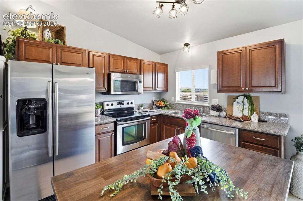 Image 7 of 30: Kitchen