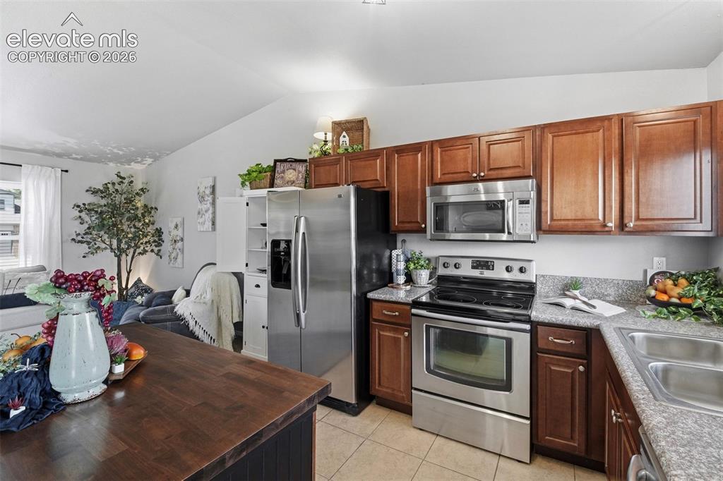 Image 8 of 30: Kitchen
