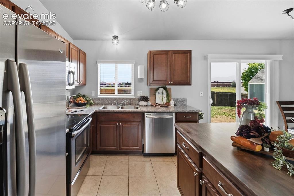 Image 9 of 30: Kitchen