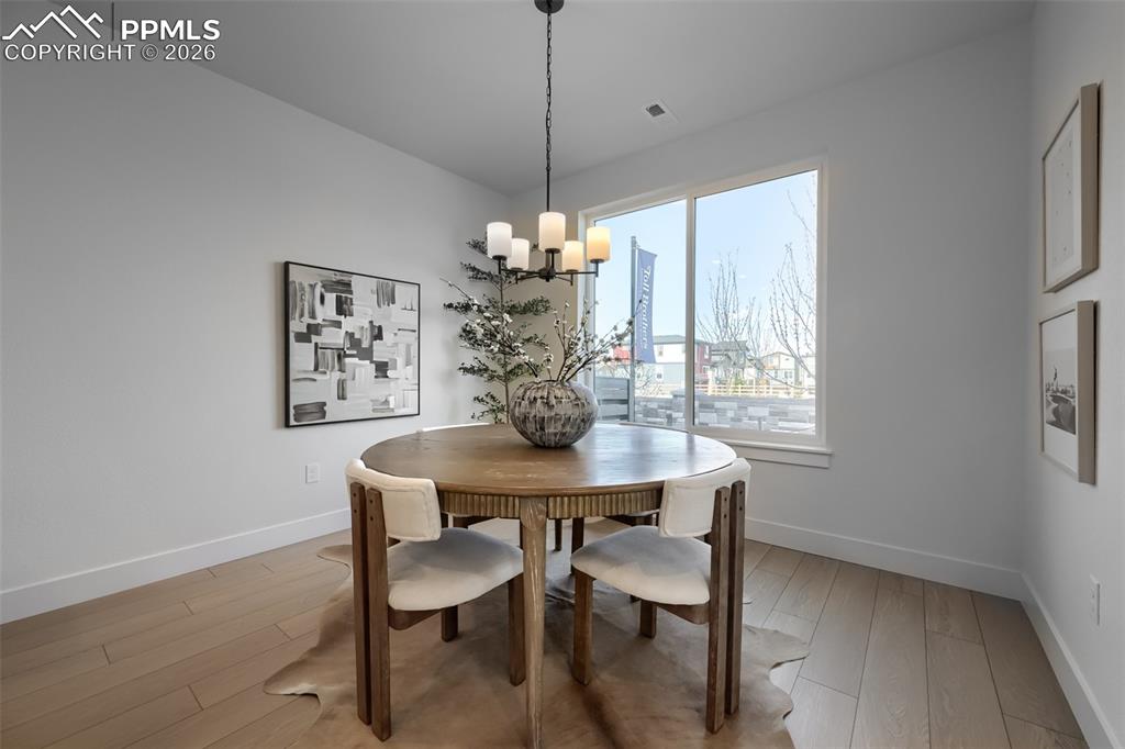 Image 4 of 13: Dining Area