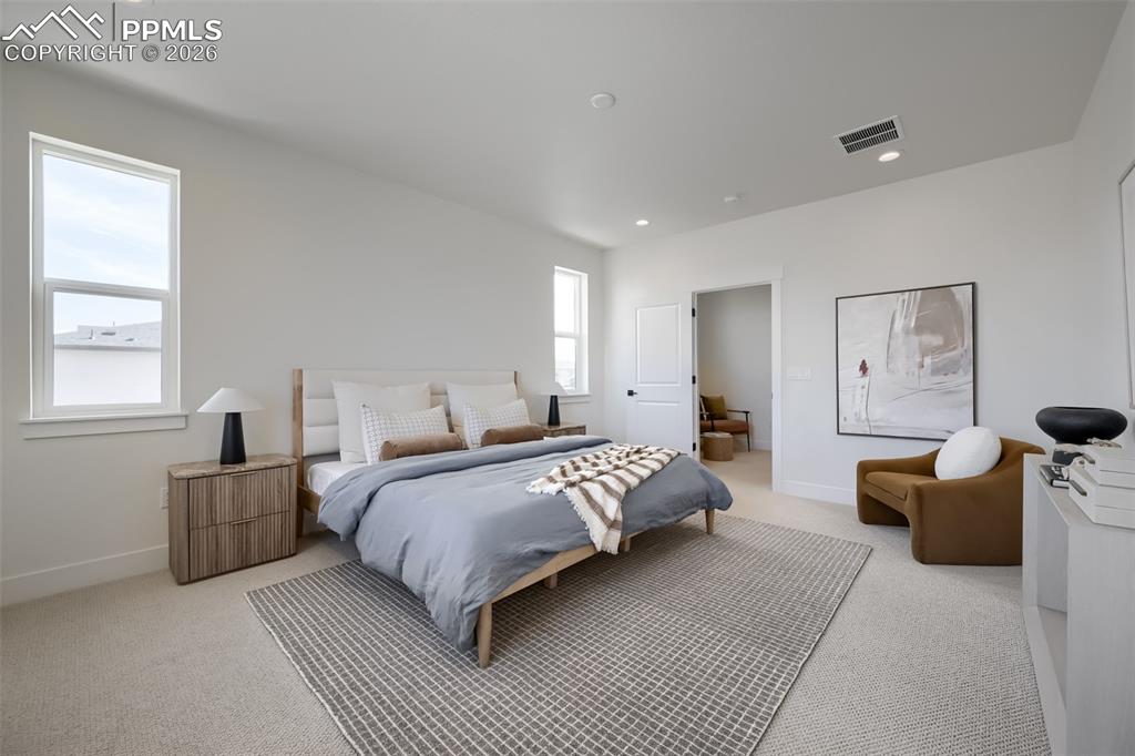 Image 8 of 13: Bedroom
