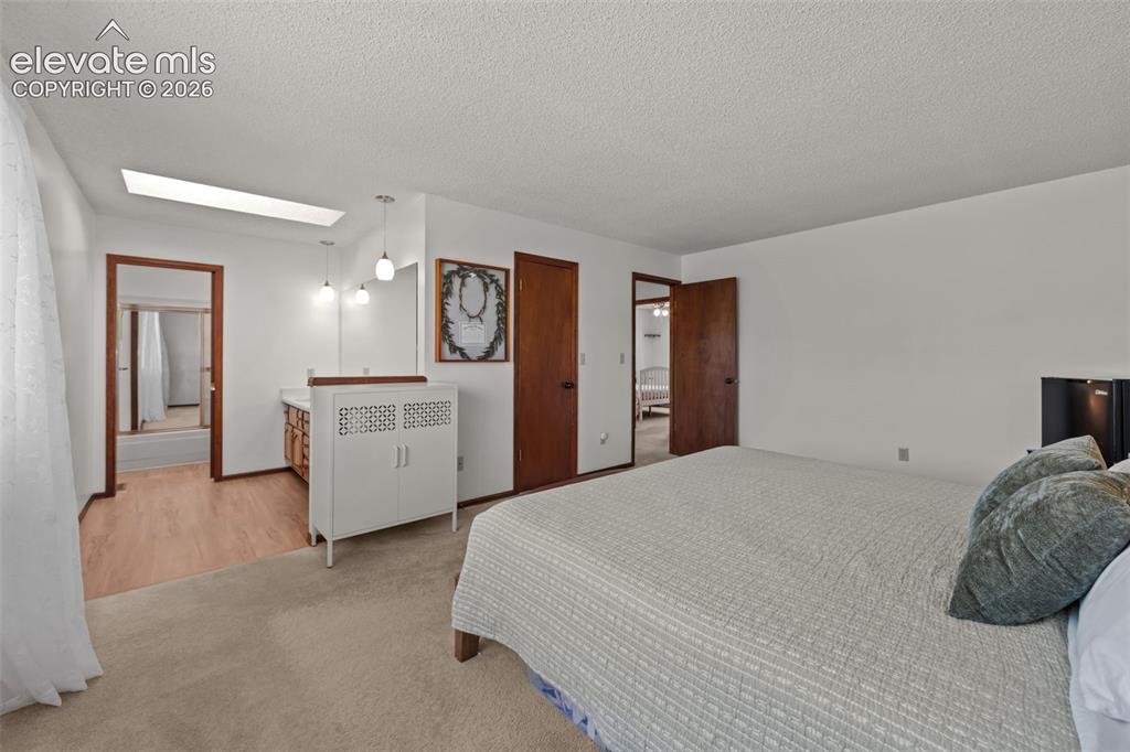 Image 19 of 47: Bedroom