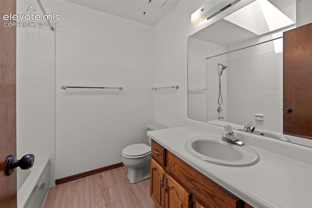 Image 26 of 47: Bathroom