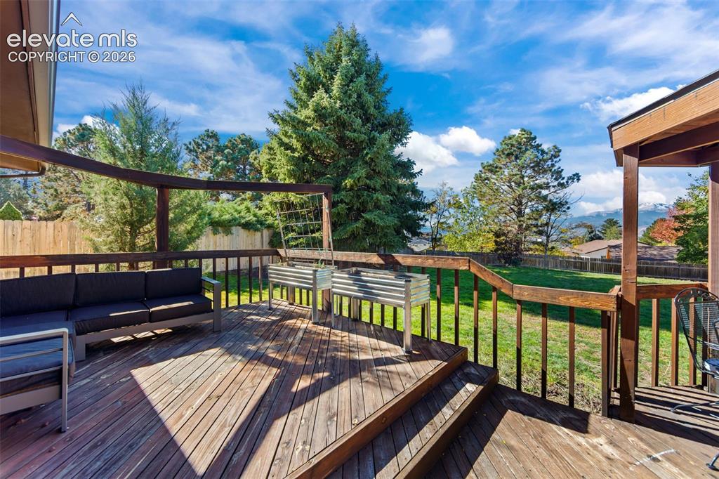 Image 31 of 47: Deck