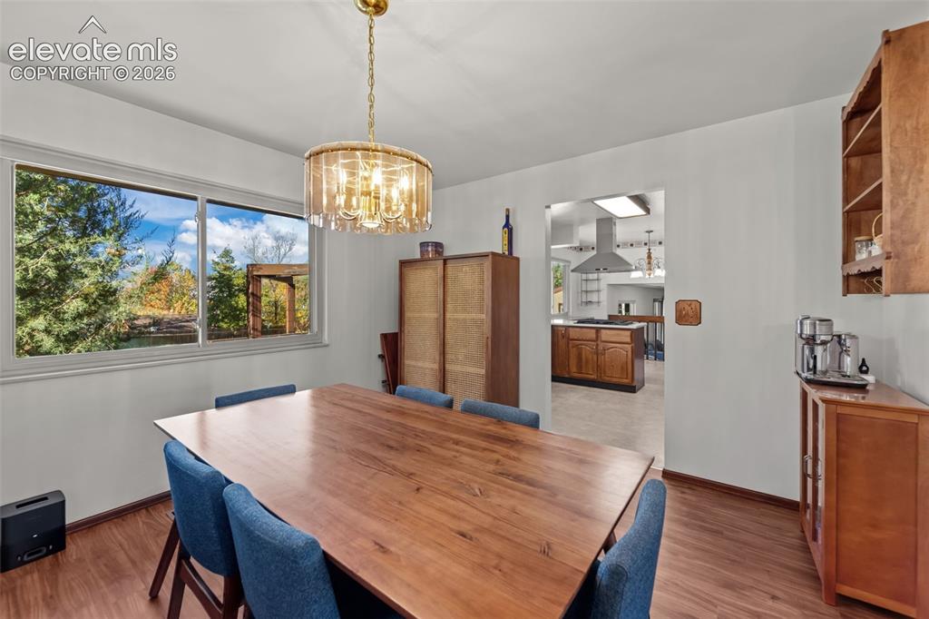Image 9 of 47: Dining Area