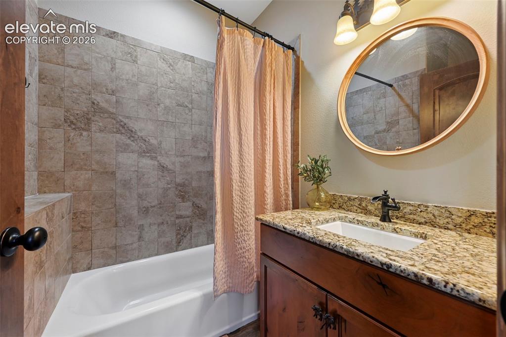 Image 10 of 48: En-suite