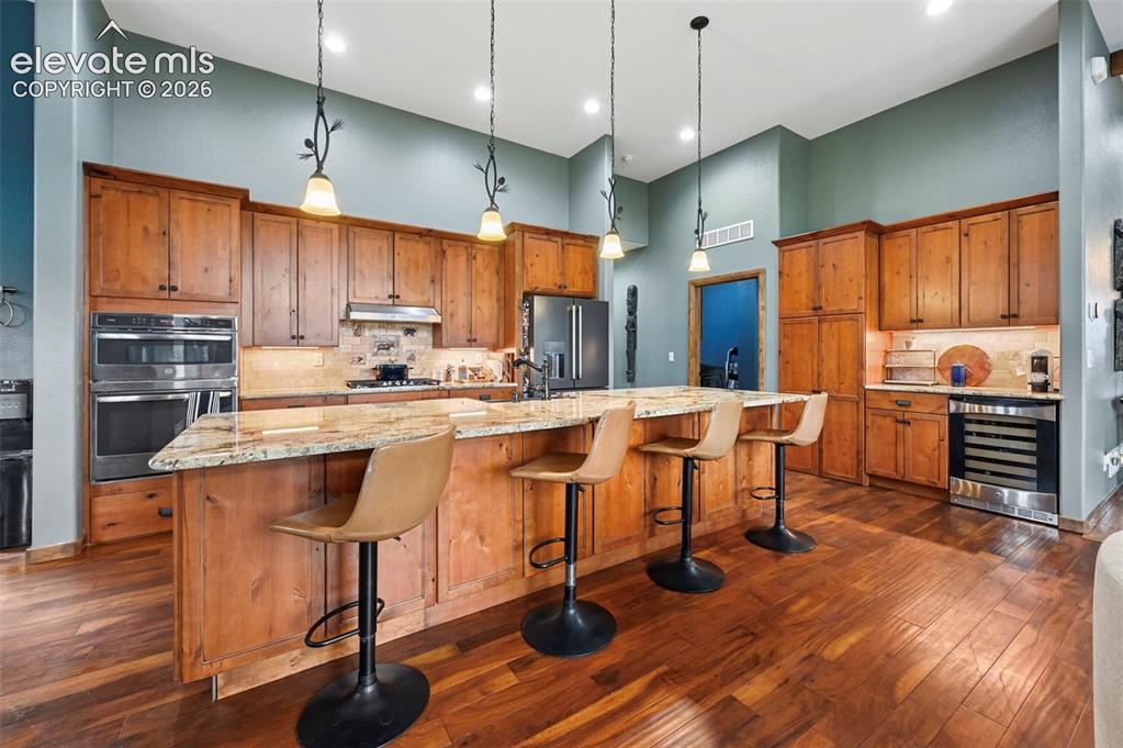 Image 13 of 48: Kitchen