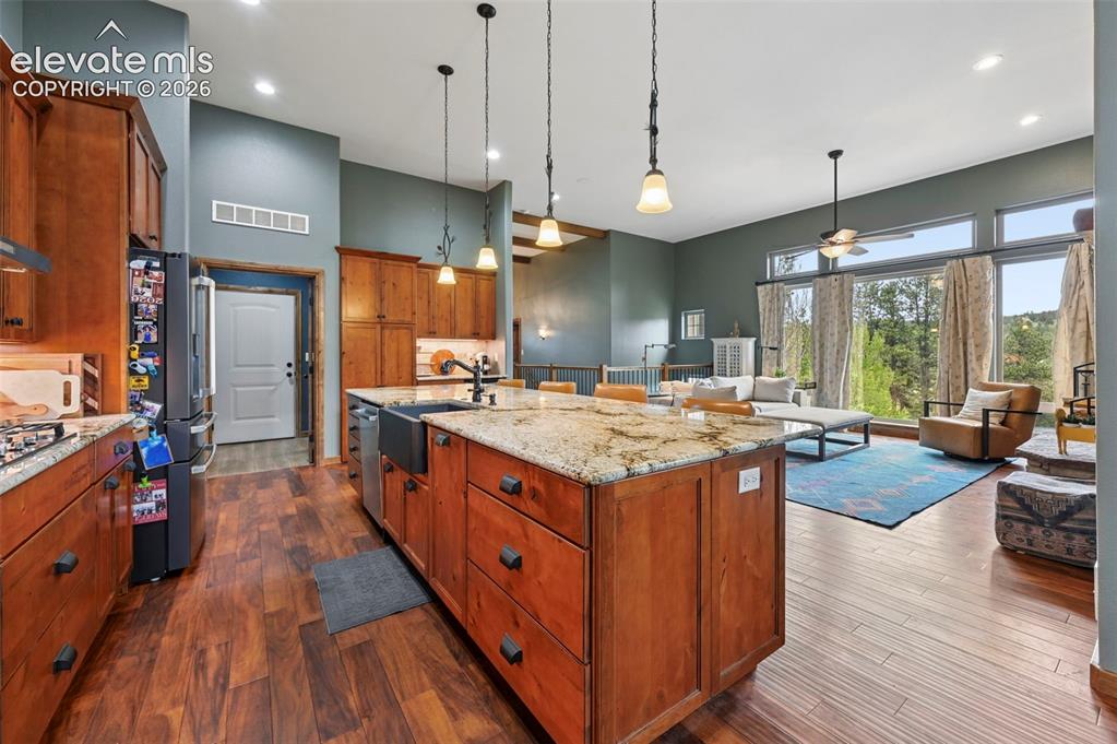 Image 14 of 48: Kitchen