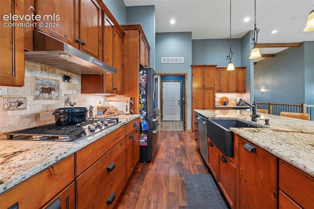 Image 15 of 48: Kitchen