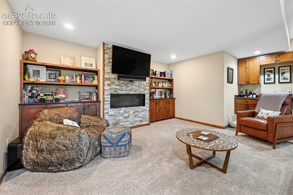 Image 26 of 48: Family Room