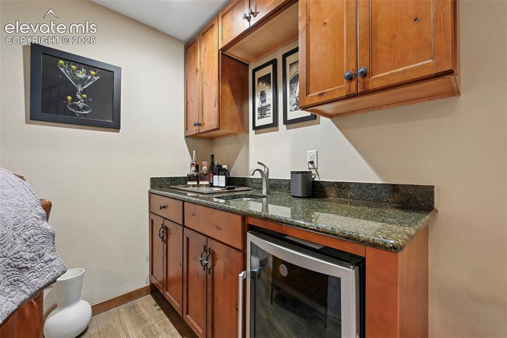 Image 27 of 48: Basement Wet Bar