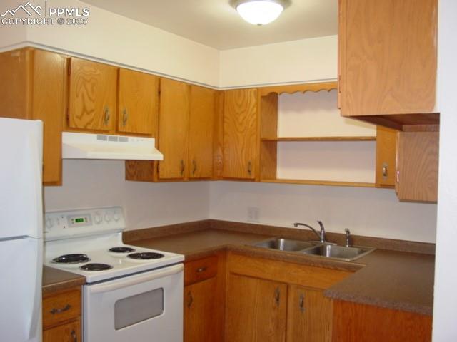 Image 11 of 16: 2002 Kitchen