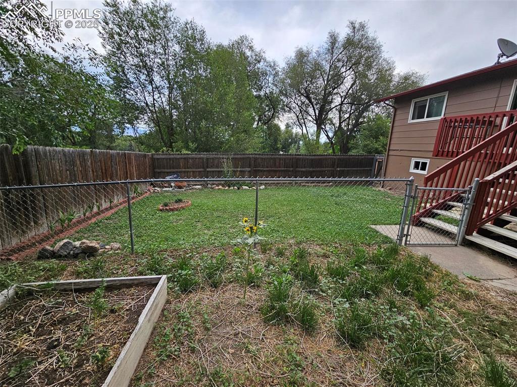 Image 8 of 16: Separate yards 2002 and 2004