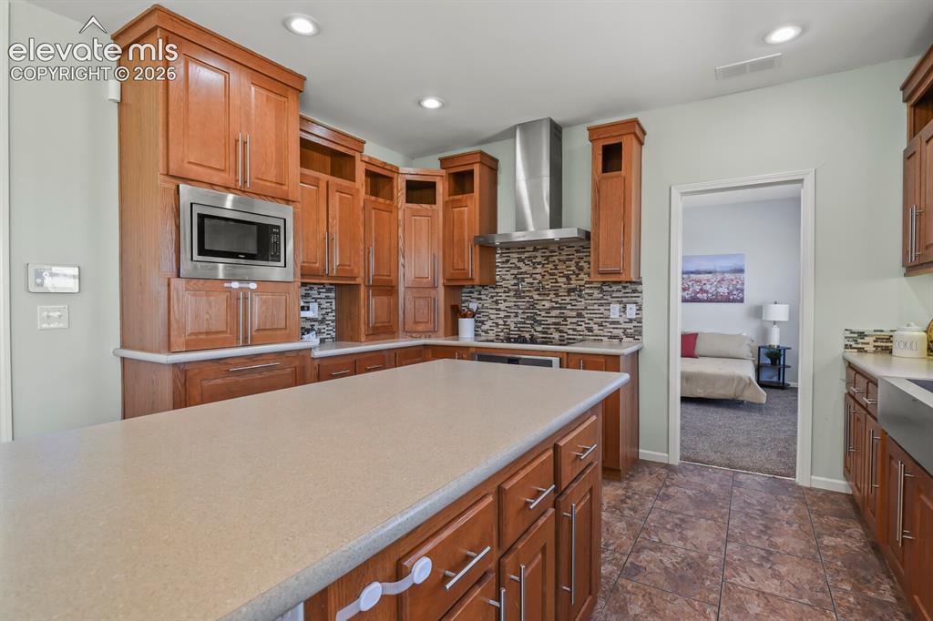 Image 6 of 44: Kitchen