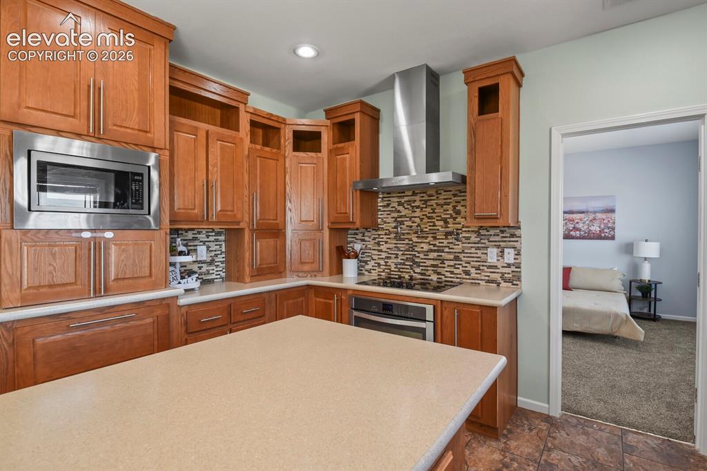 Image 7 of 44: Kitchen
