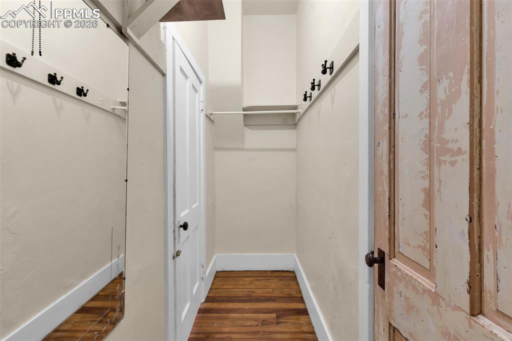 Image 16 of 50: Closet