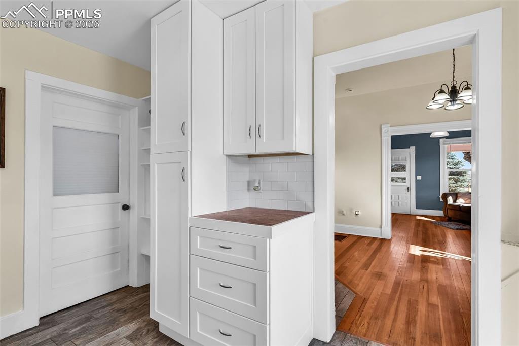 Image 20 of 50: Kitchen