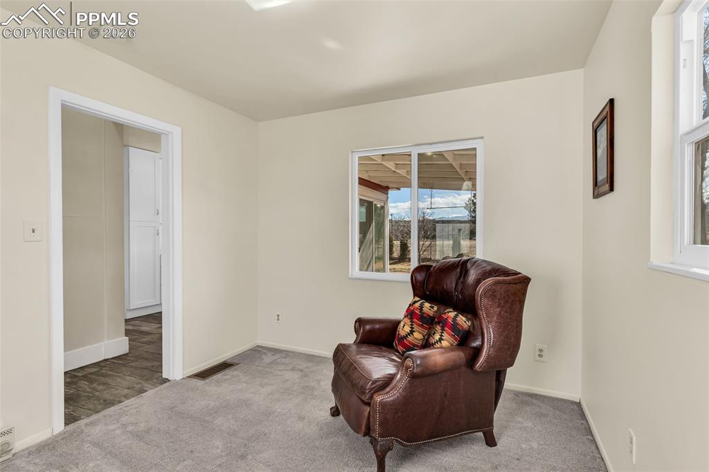 Image 25 of 50: Sitting Room